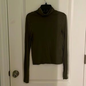 Divided women’s turtleneck long-sleeved top